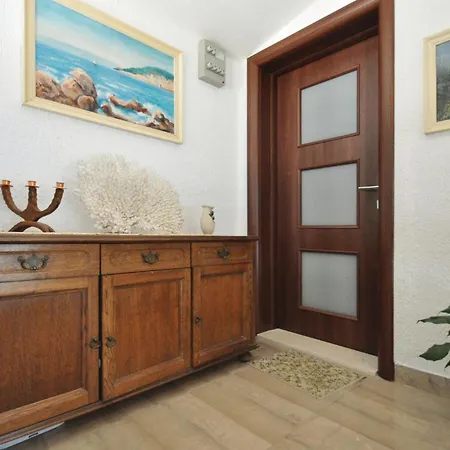 Veliko Brdo-vrcani Bb Iii Semesterbostad Makarska