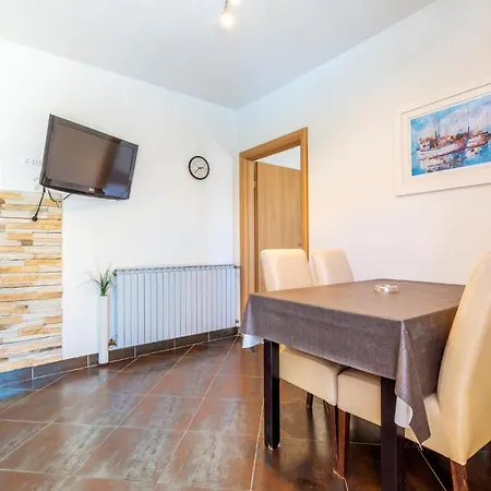 Lovely In With Kitchen Holiday home