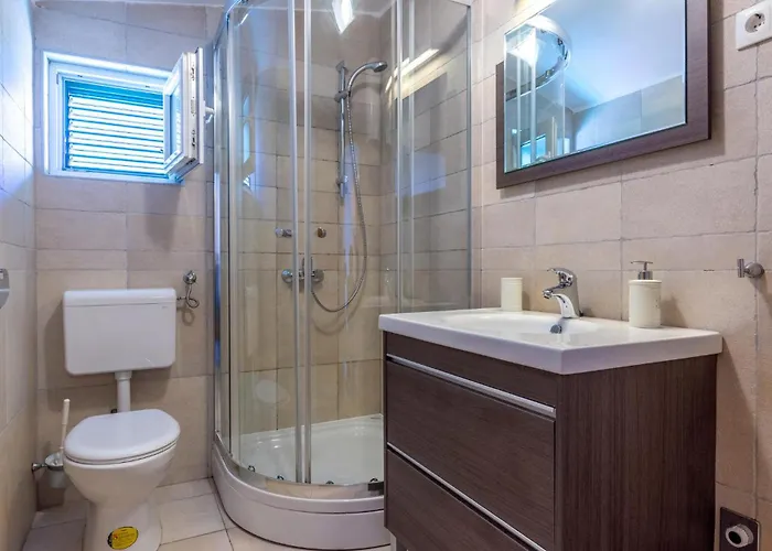 Veliko Brdo-vrcani Bb Iii Tatil Evi Makarska